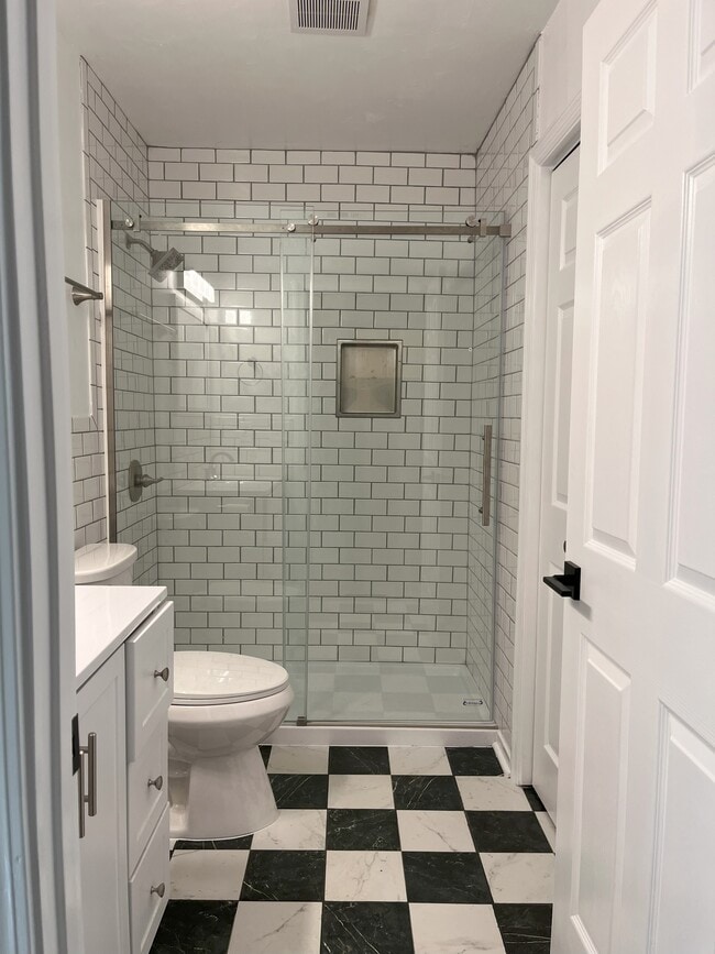Foto del edificio - 728 Pointe Ct