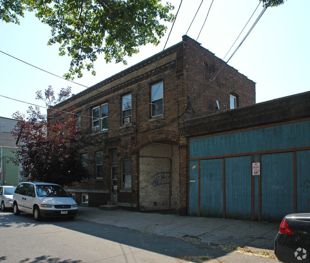 111115 Garrison St, Newark, NJ 07105 Apartments in Newark, NJ