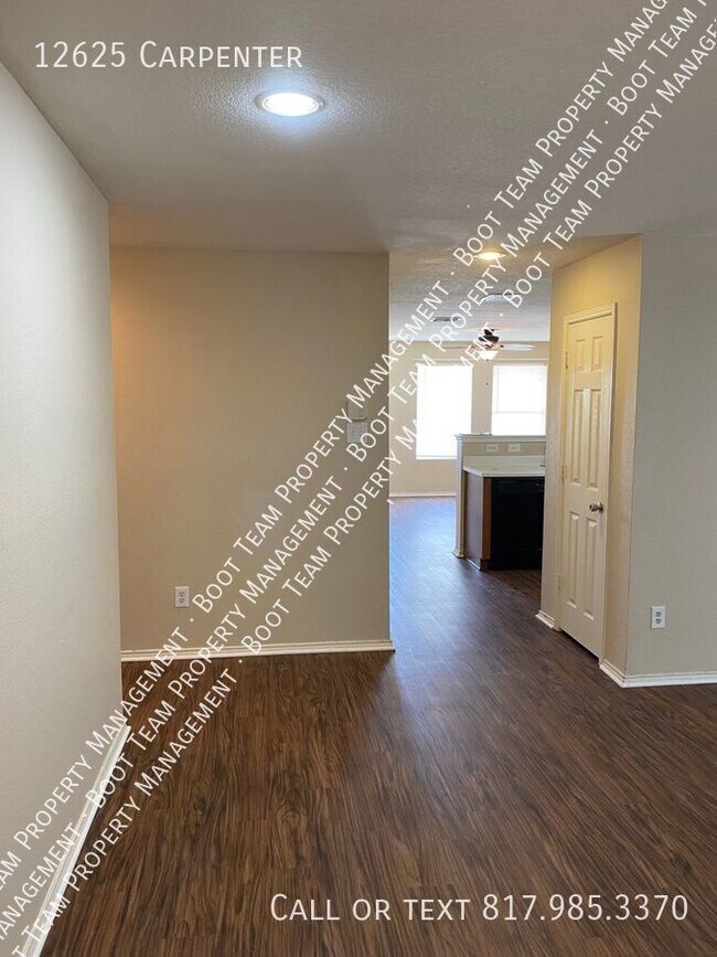 Foto del edificio - 12625 Carpenter-