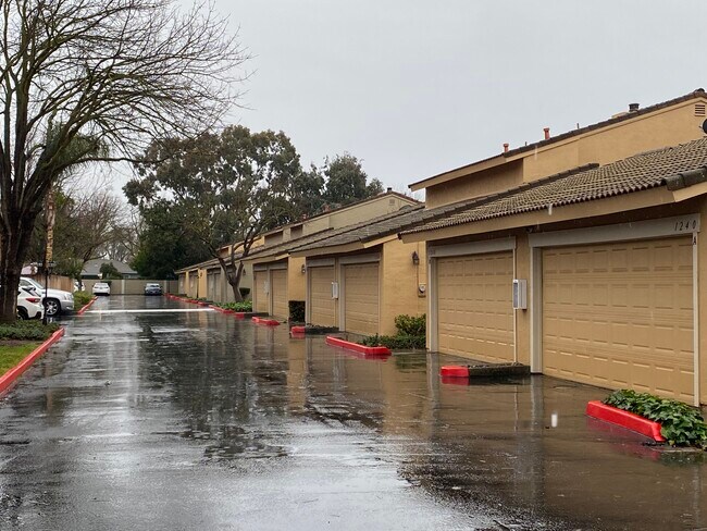 Foto del edificio - 1244 W Roseburg Ave