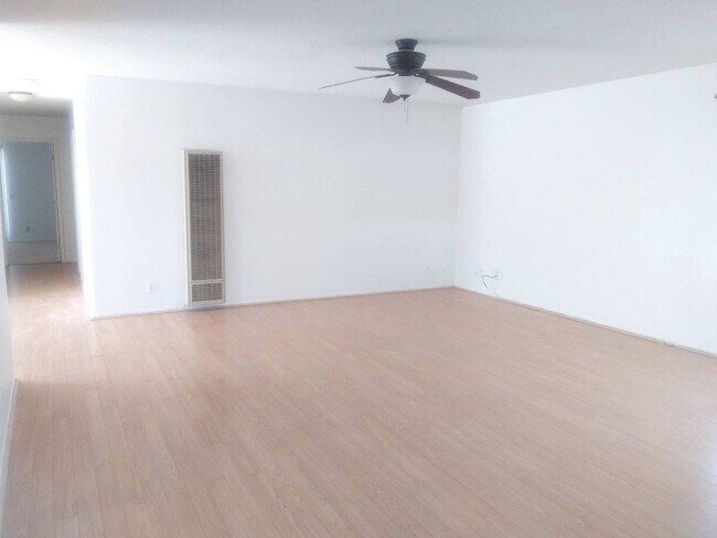 Foto del edificio - COMING SOON!Three Bedroom 2 Bath Available...