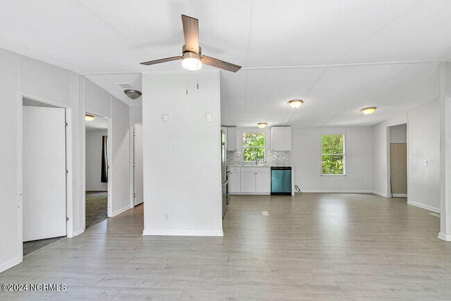 Foto del edificio - 529 Greenwood Rd