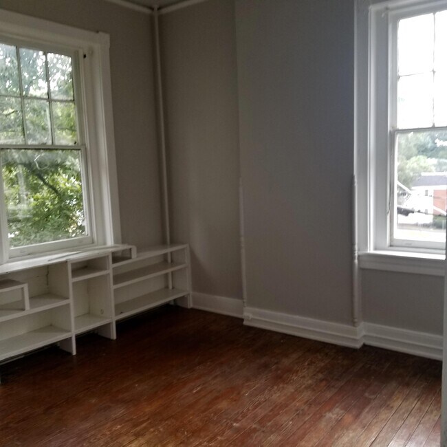Building Photo - 216 W Roanoke St