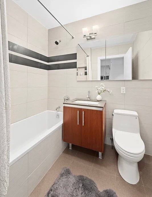 Foto del edificio - Enjoy this modern apartment’s generous nat...