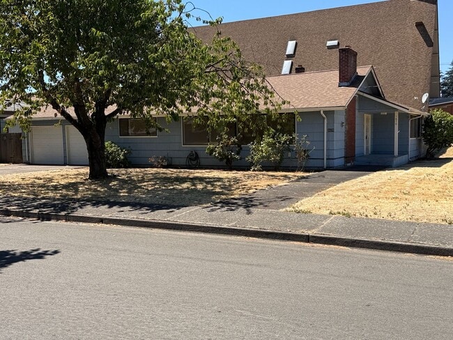 3 bedroom, 1.5 bath house in Eugene! - 3 bedroom, 1.5 bath house in Eugene!