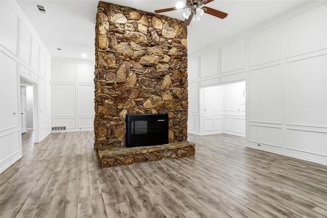 Foto del edificio - 2212 Valcourt Dr