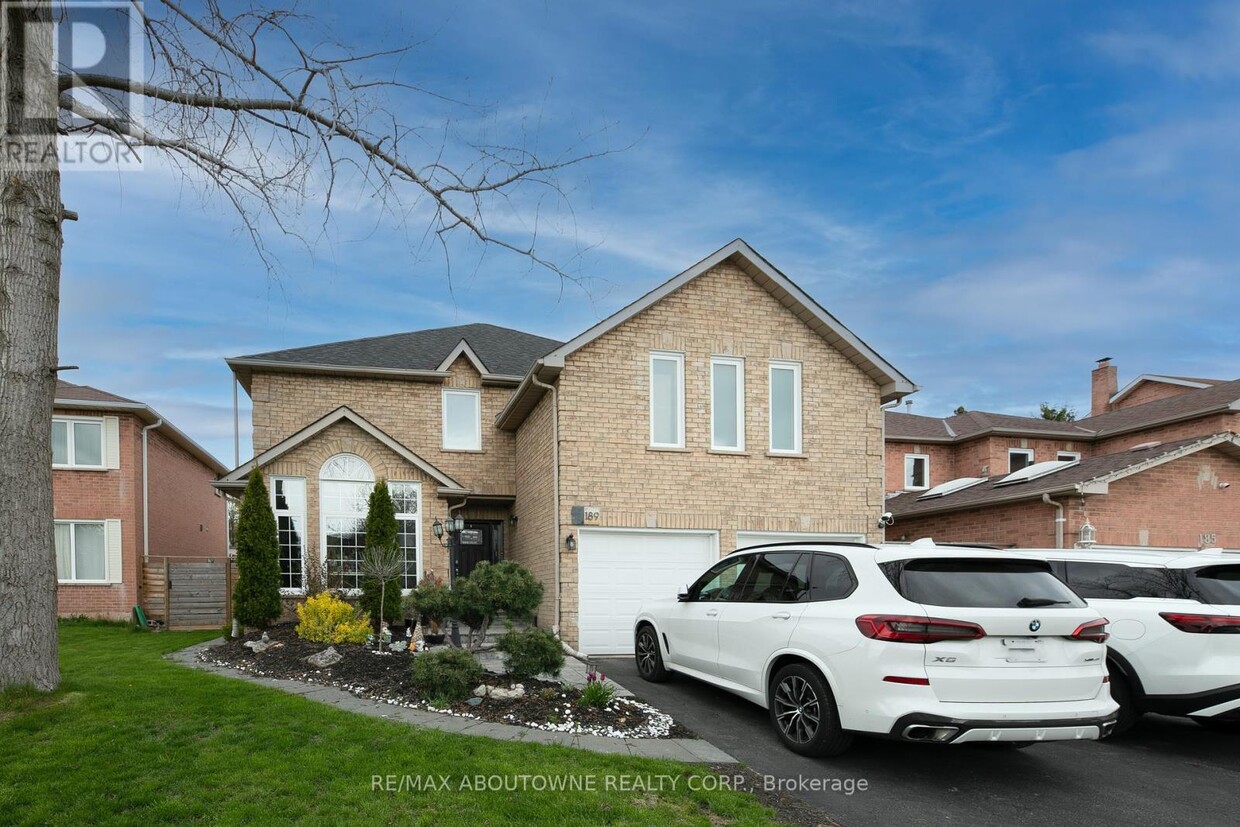 Photo principale - 189 River Oaks Blvd W