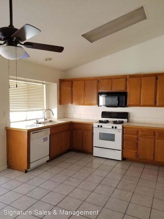 Building Photo - 3 br, 2 bath House - 3527 Four Seasons Rd