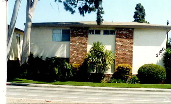 Building Photo - 2100 N Ventura Rd