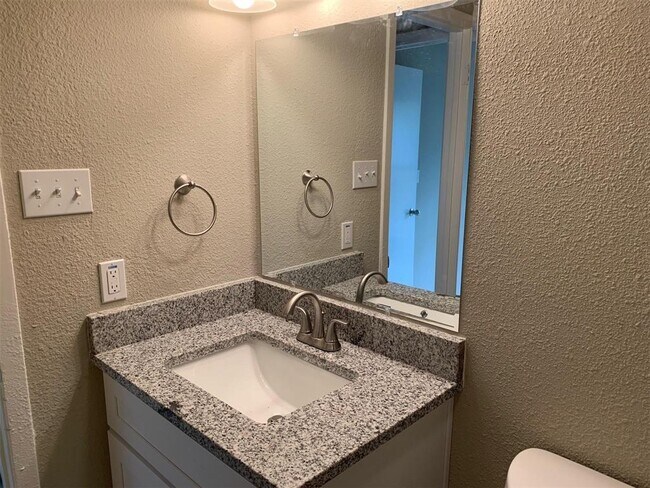 Foto del edificio - 406 E Springdale Ln