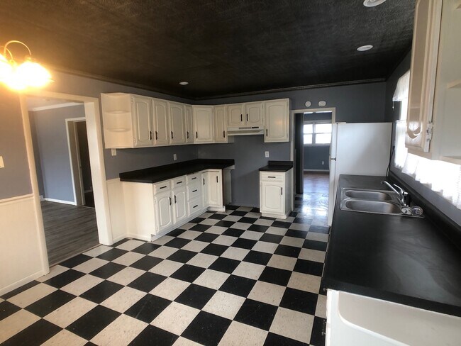 Foto del edificio - 802 Commercial St