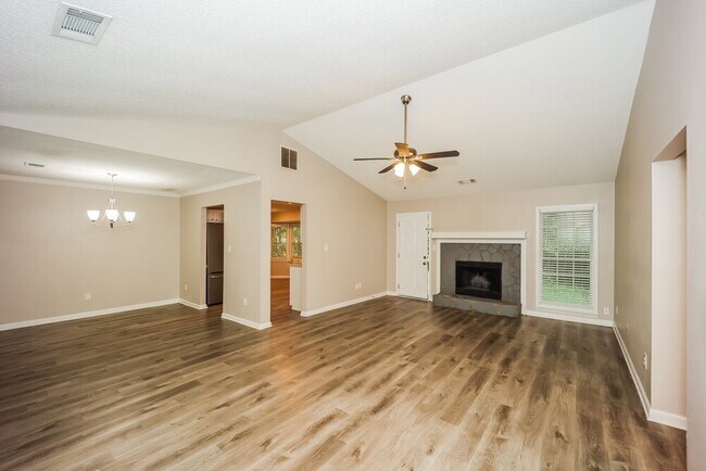 Foto del edificio - 10916 Clearwater Dr