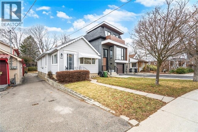 Building Photo - 54 Thirty First St