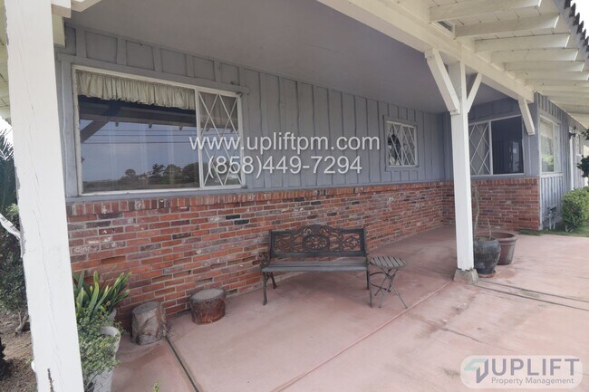 Foto del edificio - 3 Bed, 2.5 Bath Corner Lot Home Near the B...