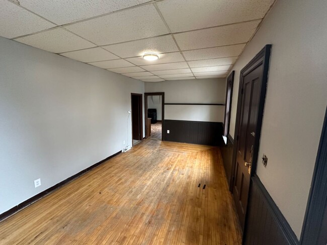 Building Photo - 305 S 2nd St 3 Unit