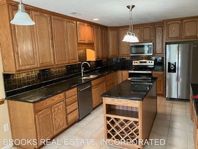 Building Photo - 3 br, 3 bath House - 215 Crystal Lane