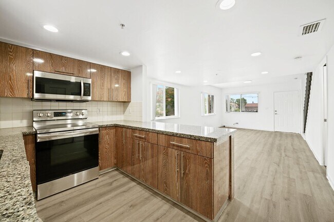 Foto del edificio - Newly Renovated 2 bed and 3 bath Townhome ...