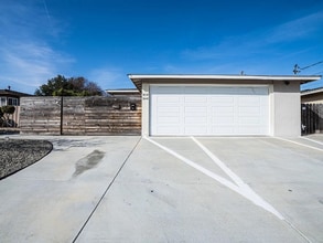 Building Photo - 2640 Renton Way