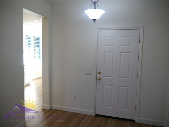 Building Photo - 2 Bed 2 Bath 1,389sqft El Dorado Hills home