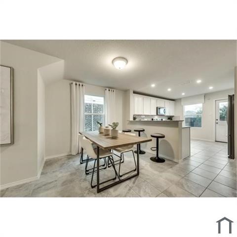 Foto del edificio - 1329 Rosenberg Dr