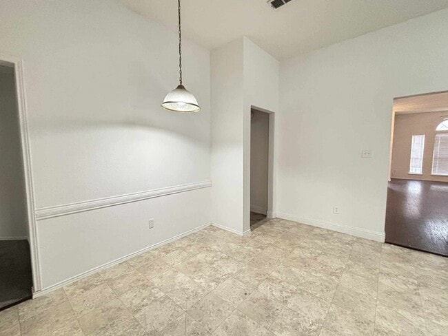 Foto del edificio - 830 W Colony Dr