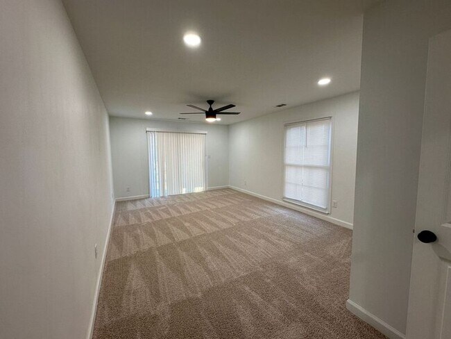 Foto del edificio - 3811 S Goodman Cir