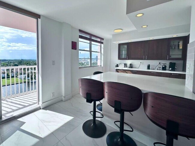 Building Photo - 3161 S Ocean Dr