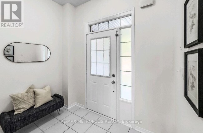 Building Photo - 49 Rimrock Cres