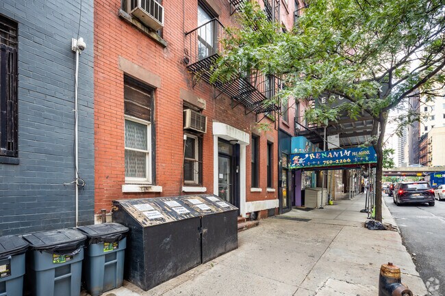 Building Photo - 338 E 61st St