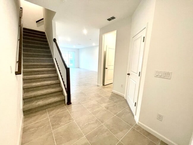 Building Photo - For Rent - 3 BEDROOM 2.5 BATHROOM TOWNHOUS...