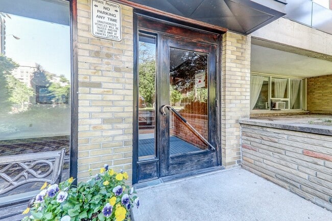 Building Photo - 14 Deer Park