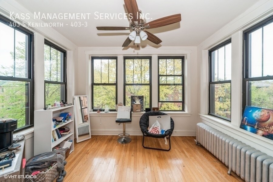 Amazing Oak Park Location. 1 BR, Top Floor - Amazing Oak Park Location.  1 BR, Top Floor