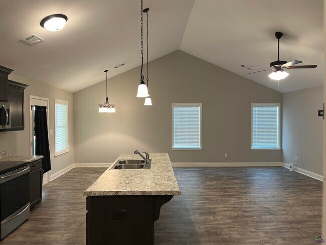Building Photo - 232 Allentown Ln