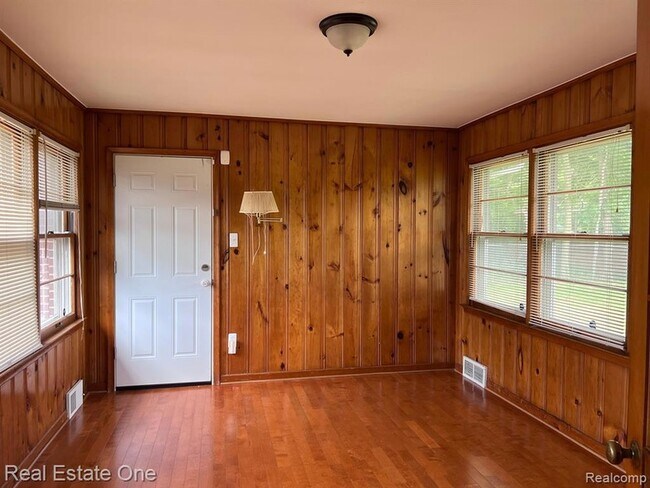 Foto del edificio - 31177 Six Mile Rd
