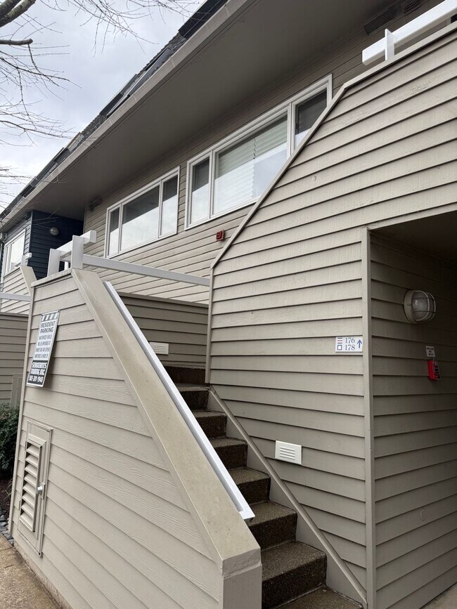 Foto del edificio - Beautiful Hayden Bay Condo with Mount Hood, River and Marina Views!