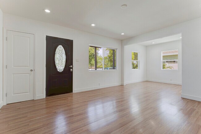 Foto del edificio - 7737 Case Ave