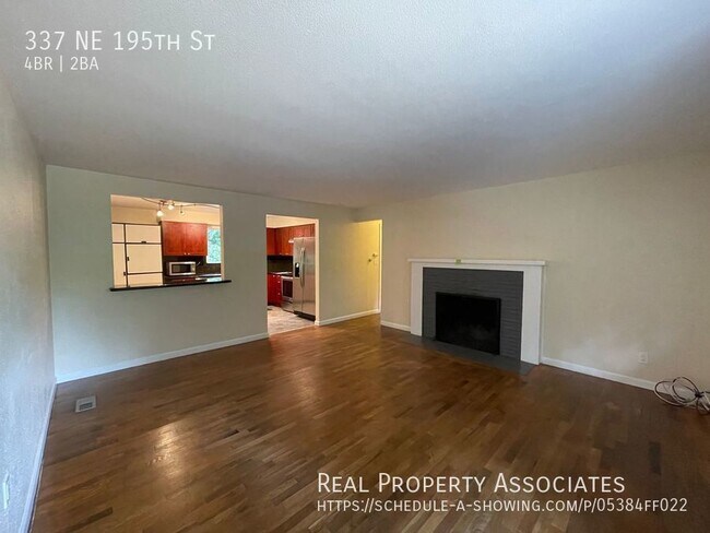 Building Photo - Pet friendly, Shoreline Rambler!