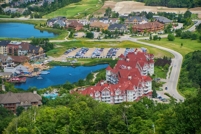 Blue Mountain Resort is not far from Collingwood.
