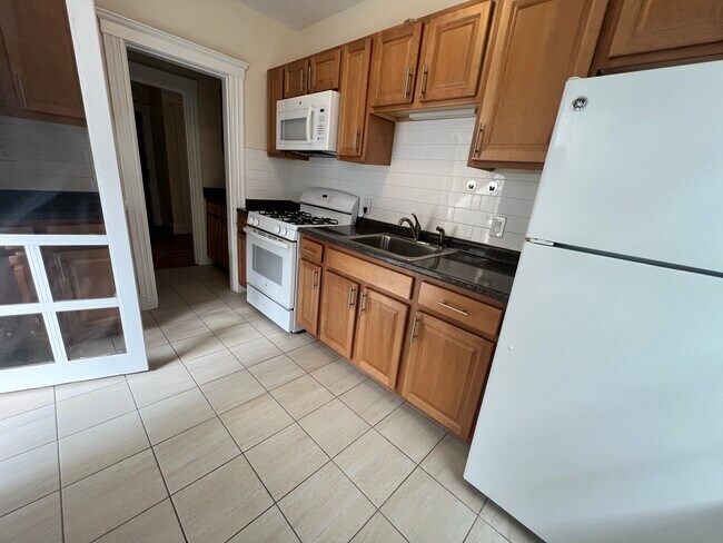 Building Photo - 128 Washington St