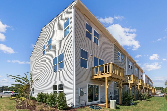 Foto del edificio - New Construction 4BD, 3.5BA End Unit Raleigh Townhome with Easy Access to Downtown Raleigh