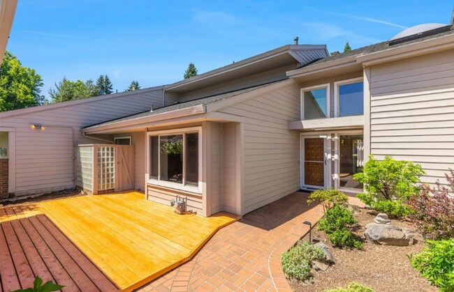 Foto del edificio - Prime Charbonneau Golf Community Location! 2 Bed, 2.5 Bath + Den, A/C, Washer/Dryer and Garage