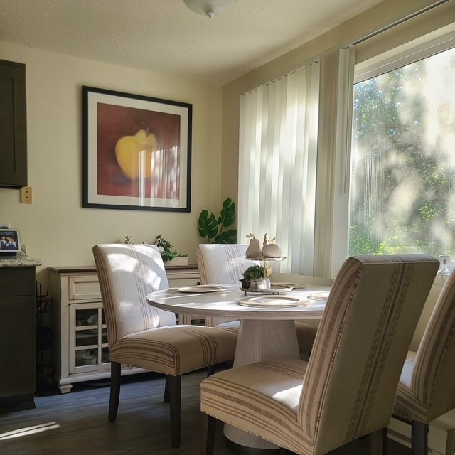 Building Photo - White House Apartments