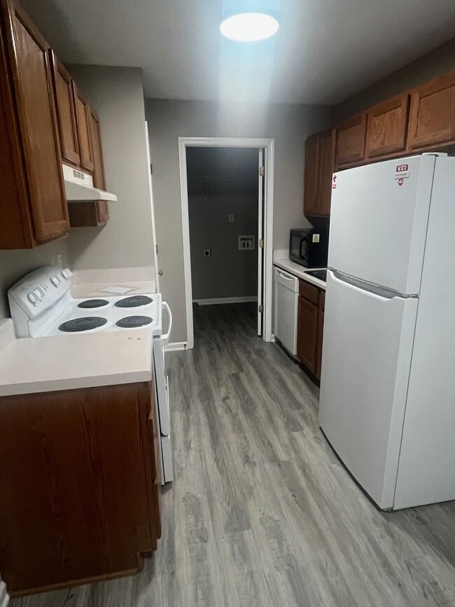 Building Photo - 116 Amy Ave