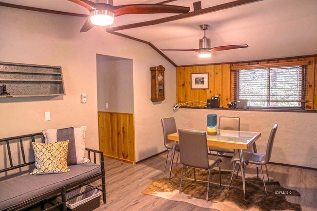 Building Photo - RIVER ROAD UNIQUE CABIN