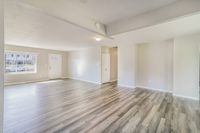 Building Photo - Discover Your Dream Home in Cincinnati, OH