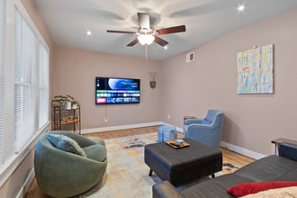 Building Photo - 4726 Summit