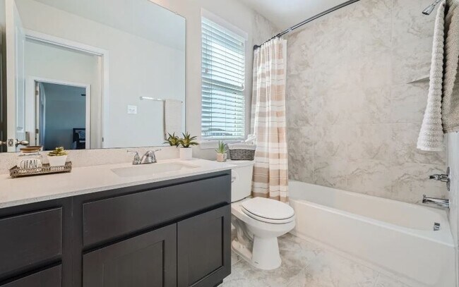 Building Photo - 323 Black Opal Dr