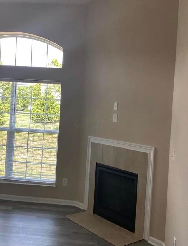 Foto del edificio - 249 Lake Cove Dr