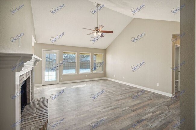 Building Photo - 833 Vicksburg Ln