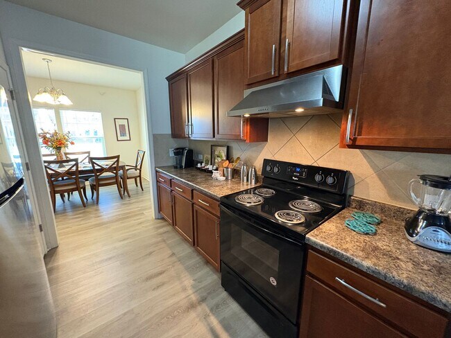 Foto del edificio - Rent Ready **Spacious 3-Bedroom Home with Open Concept & Large Fenced in Backyard**